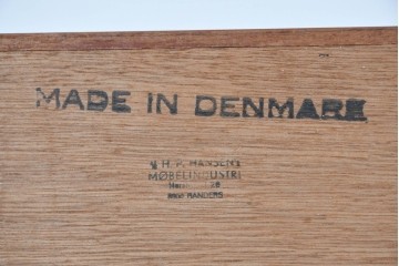 デンマークヴィンテージ　H.P. Hansen(H.P.ハンセン)　チーク材　柔らかな曲線が美しいサイドボード　(R-085270)