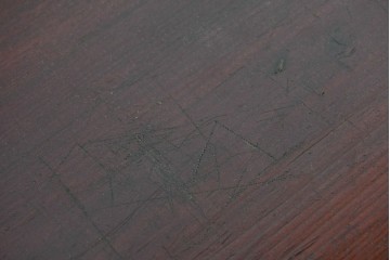 和製アンティーク　明治大正期　杉材　漆塗り　赤みの木肌に重厚金具が映える佐渡箪笥　(R-085271)