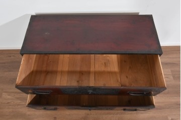 和製アンティーク　明治大正期　杉材　漆塗り　金具装飾が映える佐渡箪笥ローチェスト　(R-085272)