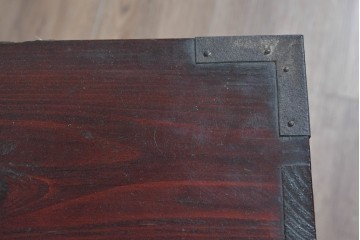 和製アンティーク　明治大正期　杉材　漆塗り　金具装飾が映える佐渡箪笥ローチェスト　(R-085272)