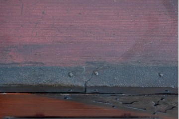 和製アンティーク　明治大正期　杉材　漆塗り　金具装飾が映える佐渡箪笥ローチェスト　(R-085272)