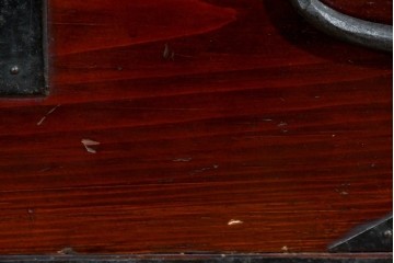和製アンティーク　明治大正期　杉材　漆塗り　金具装飾が映える佐渡箪笥ローチェスト　(R-085272)