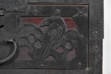 和製アンティーク　明治大正期　杉材　縁起物をあしらった金具が魅力的な佐渡箪笥ローチェスト　(R-085273)