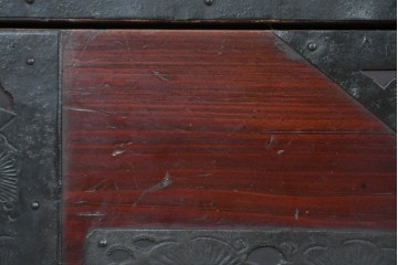 和製アンティーク　明治大正期　杉材　縁起物をあしらった金具が魅力的な佐渡箪笥ローチェスト　(R-085273)