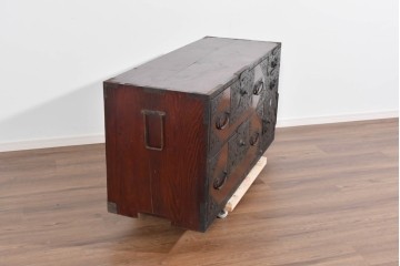 和製アンティーク　明治大正期　杉材　縁起物をあしらった金具が魅力的な佐渡箪笥ローチェスト　(R-085273)