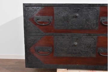 和製アンティーク　明治大正期　杉材　縁起物をあしらった金具が魅力的な佐渡箪笥ローチェスト　(R-085273)