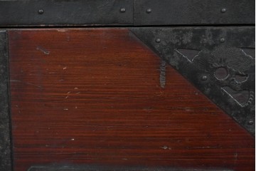 和製アンティーク　明治大正期　杉材　縁起物をあしらった金具が魅力的な佐渡箪笥ローチェスト　(R-085273)