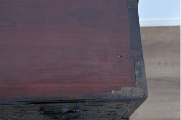 和製アンティーク　明治大正期　杉材　縁起物をあしらった金具が魅力的な佐渡箪笥ローチェスト　(R-085273)