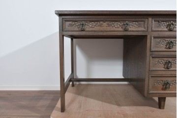 和製ヴィンテージ　神戸洋家具　ナラ材　豊かな木目と花の彫刻が調和するデスク　(R-085275)