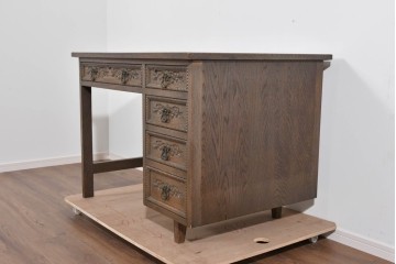 和製ヴィンテージ　神戸洋家具　ナラ材　豊かな木目と花の彫刻が調和するデスク　(R-085275)