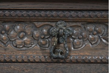 和製ヴィンテージ　神戸洋家具　ナラ材　豊かな木目と花の彫刻が調和するデスク　(R-085275)