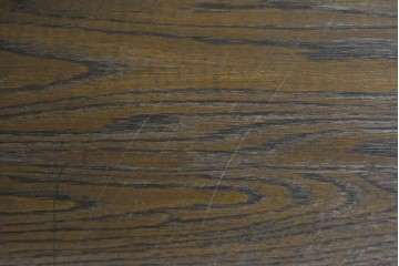 和製ヴィンテージ　神戸洋家具　ナラ材　豊かな木目と花の彫刻が調和するデスク　(R-085275)