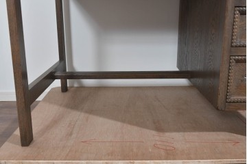 和製ヴィンテージ　神戸洋家具　ナラ材　豊かな木目と花の彫刻が調和するデスク　(R-085275)