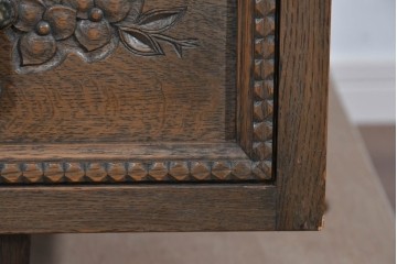 和製ヴィンテージ　神戸洋家具　ナラ材　豊かな木目と花の彫刻が調和するデスク　(R-085275)