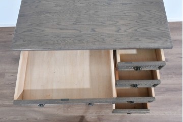 和製ヴィンテージ　神戸洋家具　ナラ材　豊かな木目と花の彫刻が調和するデスク　(R-085275)