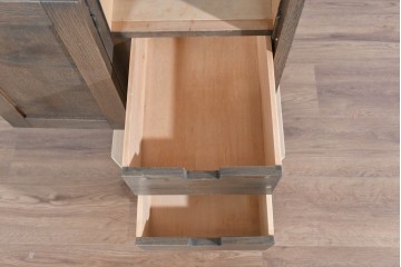 和製ヴィンテージ　神戸洋家具　ナラ材　前面に施された花の彫刻がクラシカルなサイドキャビネット　(R-085276)