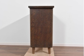 和製ヴィンテージ　神戸洋家具　ナラ材　前面に施された花の彫刻がクラシカルなサイドキャビネット　(R-085276)