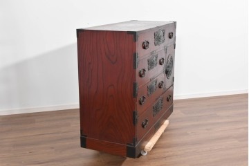 中古　欅産業　仙台民芸箪笥(仙台箪笥)　漆塗り　深い木味と装飾金具が調和した衣装箪笥　(R-085278)