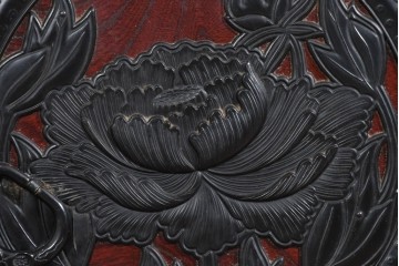 中古　欅産業　仙台民芸箪笥(仙台箪笥)　漆塗り　深い木味と装飾金具が調和した衣装箪笥　(R-085278)