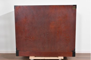 中古　欅産業　仙台民芸箪笥(仙台箪笥)　漆塗り　深い木味と装飾金具が調和した衣装箪笥　(R-085278)