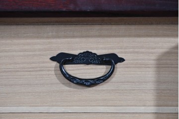 中古　欅産業　仙台民芸箪笥(仙台箪笥)　漆塗り　深い木味と装飾金具が調和した衣装箪笥　(R-085278)