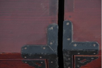 和製アンティーク　明治大正期　前面欅(ケヤキ)材　重厚な金具に木肌の美しさが映える合わせ一間の仙台箪笥　(R-085279)