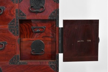 和製アンティーク　明治大正期　前面欅(ケヤキ)材　重厚な金具に木肌の美しさが映える合わせ一間の仙台箪笥　(R-085279)