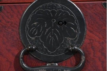 和製アンティーク　明治大正期　前面欅(ケヤキ)材　重厚な金具に木肌の美しさが映える合わせ一間の仙台箪笥　(R-085279)