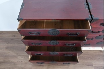 和製アンティーク　明治大正期　前面欅(ケヤキ)材　重厚な金具に木肌の美しさが映える合わせ一間の仙台箪笥　(R-085279)