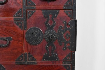 和製アンティーク　明治大正期　前面欅(ケヤキ)材　重厚な金具に木肌の美しさが映える合わせ一間の仙台箪笥　(R-085279)