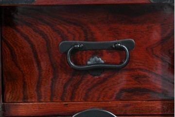 和製アンティーク　明治大正期　前面欅(ケヤキ)材　重厚な金具に木肌の美しさが映える合わせ一間の仙台箪笥　(R-085279)