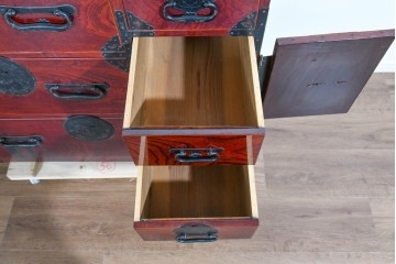 和製アンティーク　明治大正期　前面欅(ケヤキ)材　重厚な金具に木肌の美しさが映える合わせ一間の仙台箪笥　(R-085279)