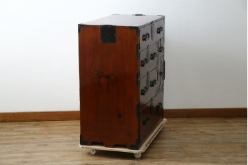 和製アンティーク　明治大正期　前面欅(ケヤキ)材　重厚な金具意匠が魅力の扉付き仙台箪笥　(R-085281)