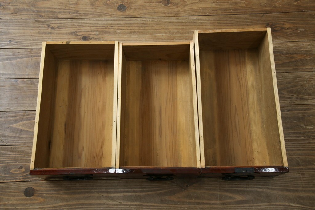 和製アンティーク　明治大正期　前面欅(ケヤキ)材　重厚な金具意匠が魅力の扉付き仙台箪笥　(R-085281)