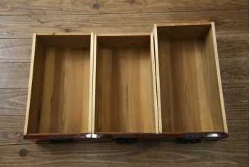 和製アンティーク　明治大正期　前面欅(ケヤキ)材　重厚な金具意匠が魅力の扉付き仙台箪笥　(R-085281)