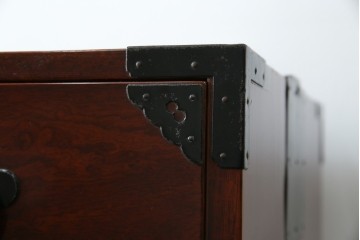 和製アンティーク　明治大正期　前面欅(ケヤキ)材　重厚な金具意匠が魅力の扉付き仙台箪笥　(R-085281)