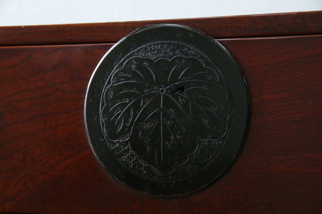 和製アンティーク　明治大正期　前面欅(ケヤキ)材　重厚な金具意匠が魅力の扉付き仙台箪笥　(R-085281)