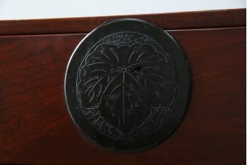 和製アンティーク　明治大正期　前面欅(ケヤキ)材　重厚な金具意匠が魅力の扉付き仙台箪笥　(R-085281)