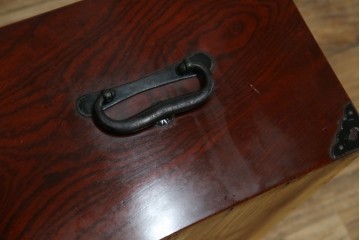 和製アンティーク　明治大正期　前面欅(ケヤキ)材　重厚な金具意匠が魅力の扉付き仙台箪笥　(R-085281)