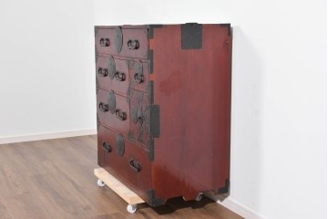 和製アンティーク　明治大正期　前面欅(ケヤキ)材　重厚な金具意匠が魅力の扉付き仙台箪笥　(R-085281)