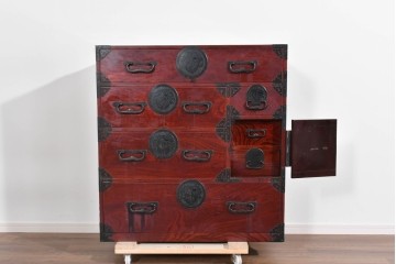 和製アンティーク　明治大正期　前面欅(ケヤキ)材　重厚な金具意匠が魅力の扉付き仙台箪笥　(R-085281)