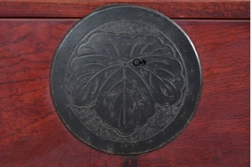 和製アンティーク　明治大正期　前面欅(ケヤキ)材　重厚な金具意匠が魅力の扉付き仙台箪笥　(R-085281)