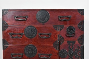 和製アンティーク　明治大正期　前面欅(ケヤキ)材　重厚な金具意匠が魅力の扉付き仙台箪笥　(R-085281)