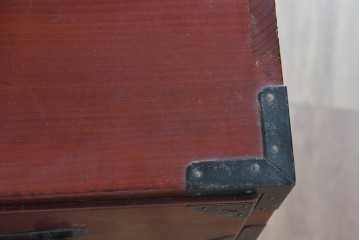 和製アンティーク　明治大正期　前面欅(ケヤキ)材　重厚な金具意匠が魅力の扉付き仙台箪笥　(R-085281)