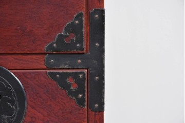和製アンティーク　明治大正期　前面欅(ケヤキ)材　重厚な金具意匠が魅力の扉付き仙台箪笥　(R-085281)