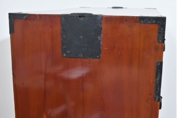 和製アンティーク　明治大正期　前面欅(ケヤキ)材　重厚な金具意匠が魅力の扉付き仙台箪笥　(R-085281)