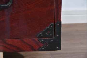 和製アンティーク　明治大正期　前面欅(ケヤキ)材　重厚な金具意匠が魅力の扉付き仙台箪笥　(R-085281)