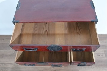 和製アンティーク　明治大正期　前面欅(ケヤキ)材　重厚な金具意匠が魅力の扉付き仙台箪笥　(R-085281)