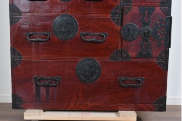 和製アンティーク　明治大正期　前面欅(ケヤキ)材　重厚な金具意匠が魅力の扉付き仙台箪笥　(R-085281)