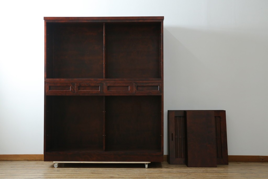 中古　美品　九州民芸家具　深みのある色調と格子意匠が魅力の重ね水屋箪笥　(R-085282)